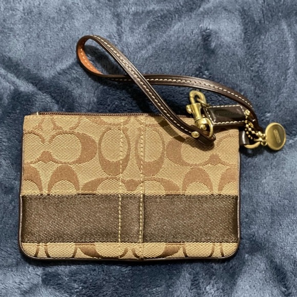 Coach wristlet - Picture 3 of 3